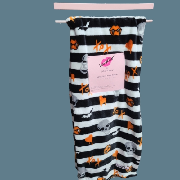Betsey Johnson Holloween Throw - Picture 1 of 2